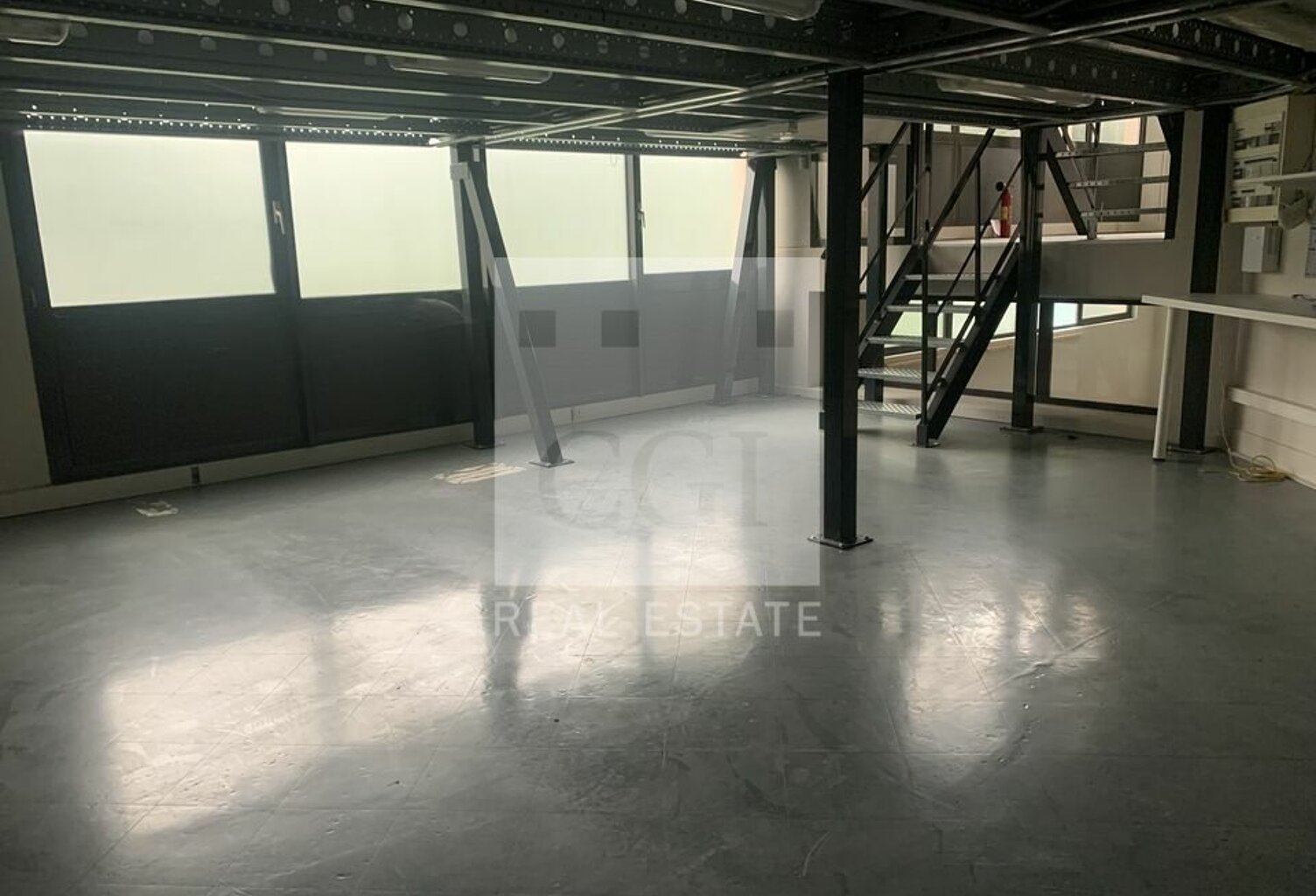MIXTE ACTIVITES-BUREAUX à LOUER — photo 1