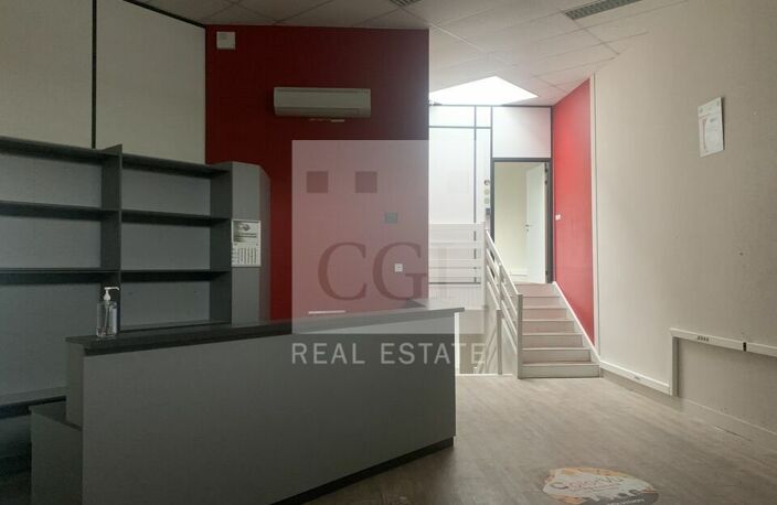 MIXTE ACTIVITES-BUREAUX à LOUER — photo 2