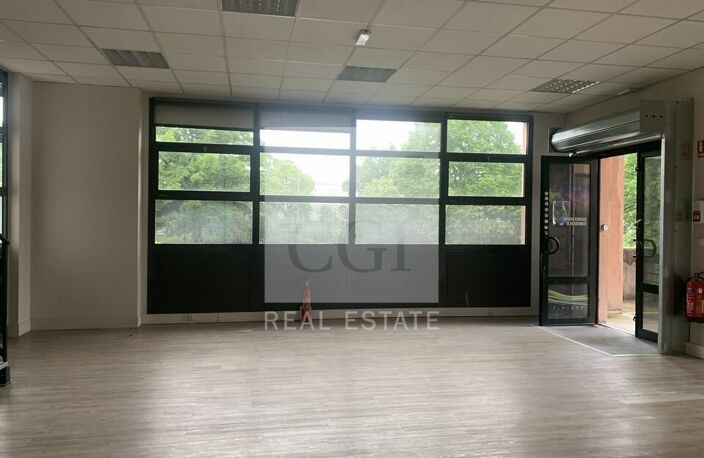 MIXTE ACTIVITES-BUREAUX à LOUER — photo 3