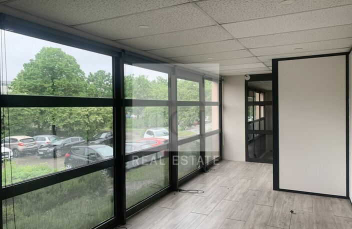 MIXTE ACTIVITES-BUREAUX à LOUER — photo 4