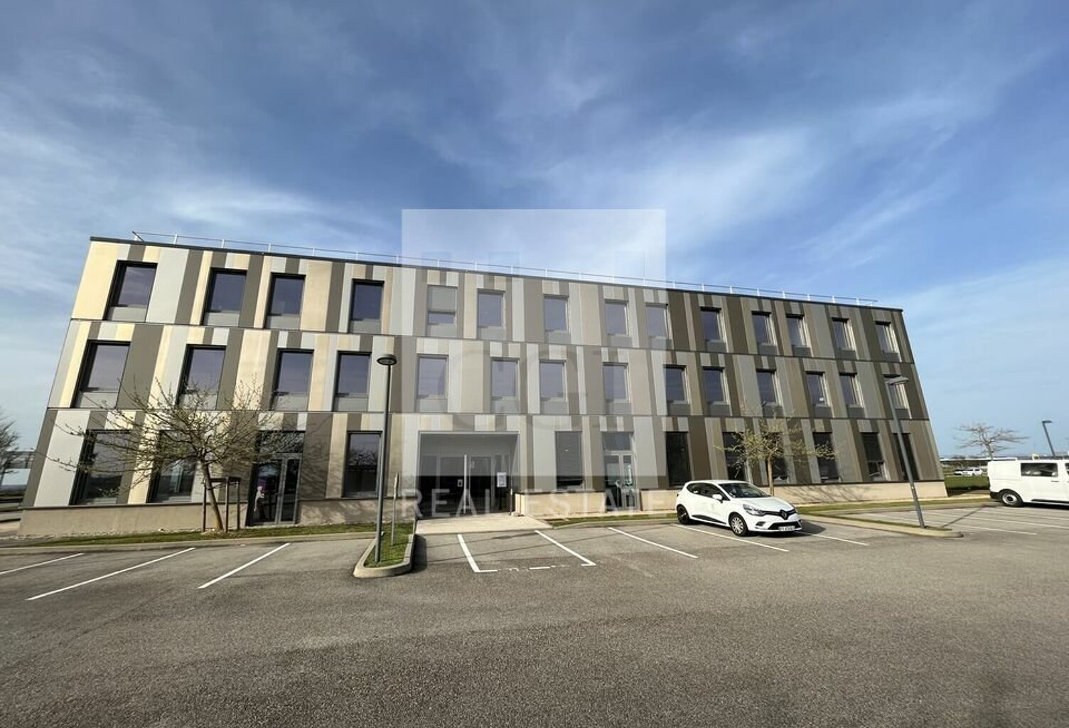 BUREAUX à LOUER — photo 1