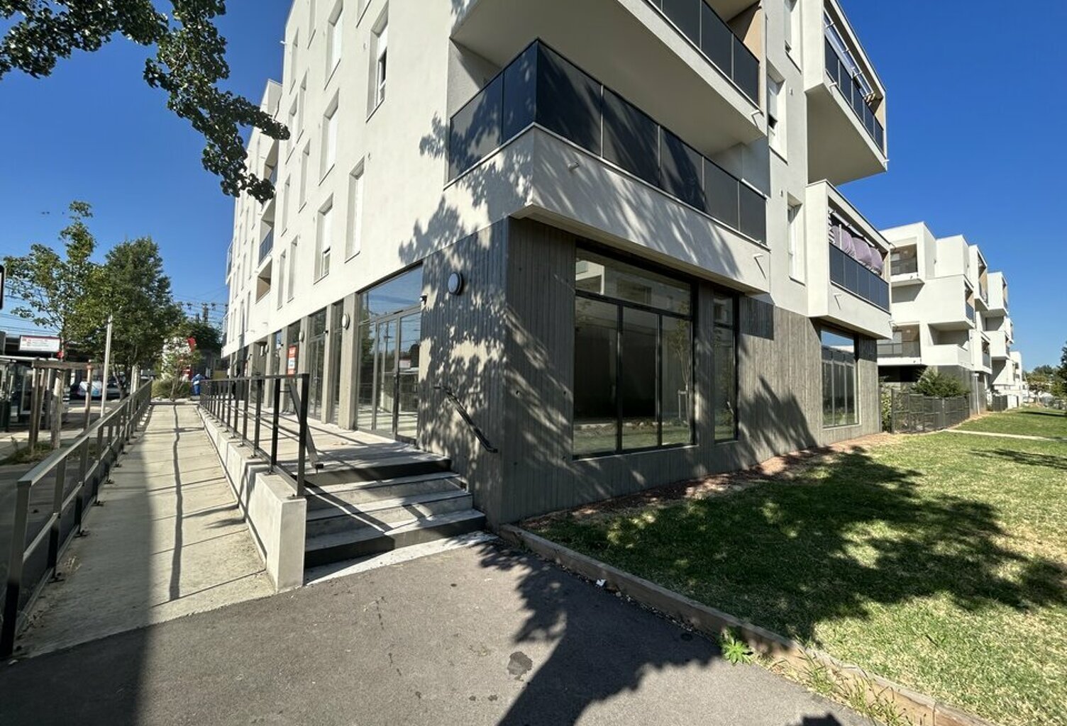 LOCAL COMMERCIAL à LOUER — photo 1