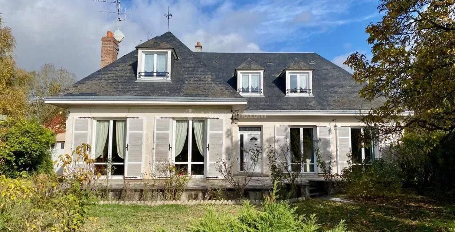 Beau pavillon en centre ville de la Chartre sur le Loir, rue calme et bord de loir — photo 1