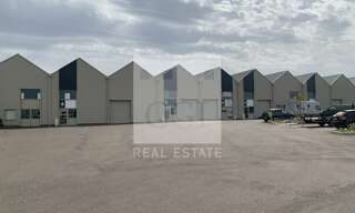 Commerce  309 m² à louer à Genas (69740)