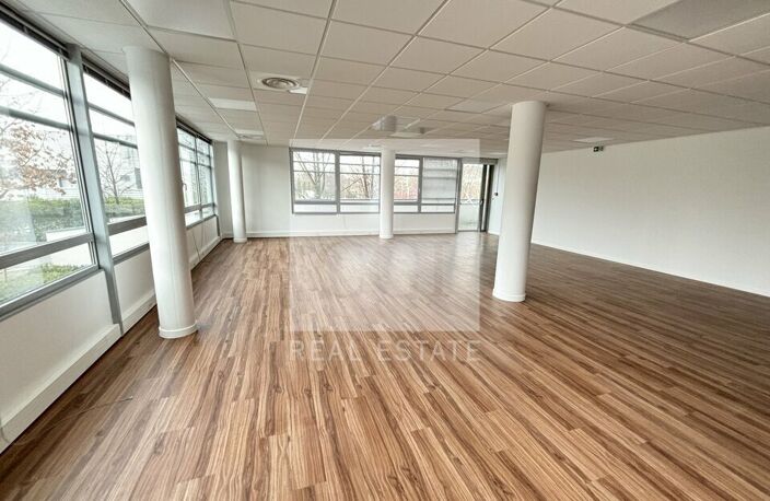 BUREAUX à LOUER — photo 2