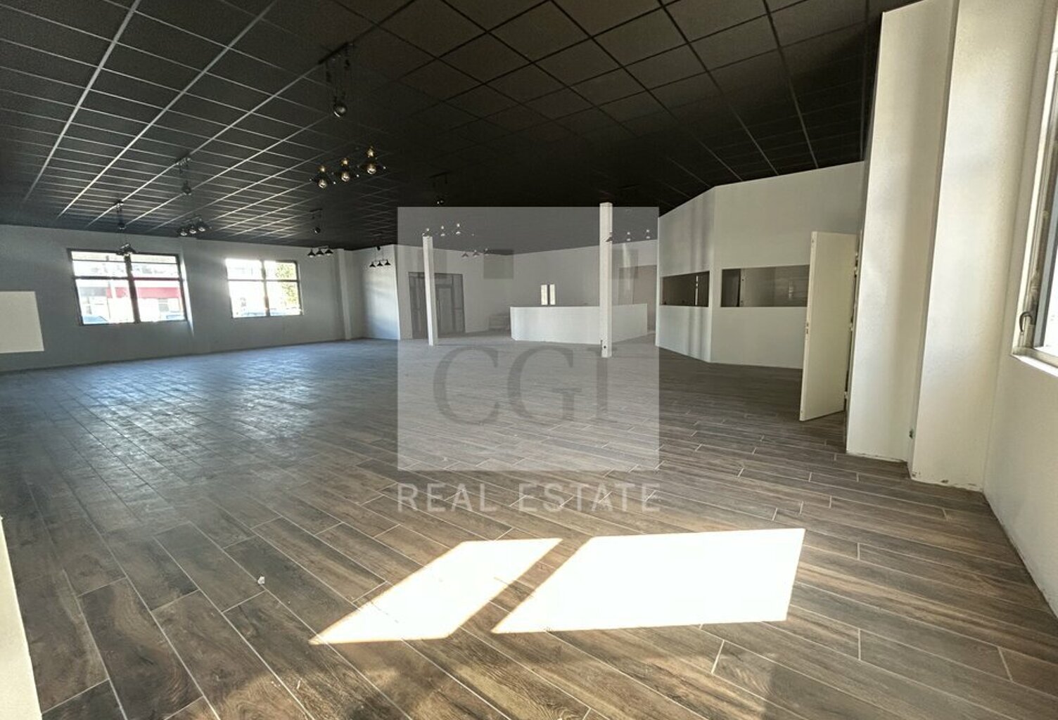 BUREAUX à LOUER — photo 1