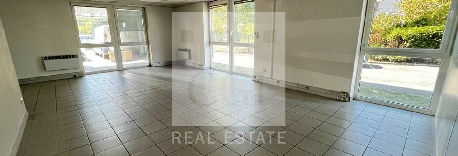 Bureau  152 m² à louer à Bron (69500)