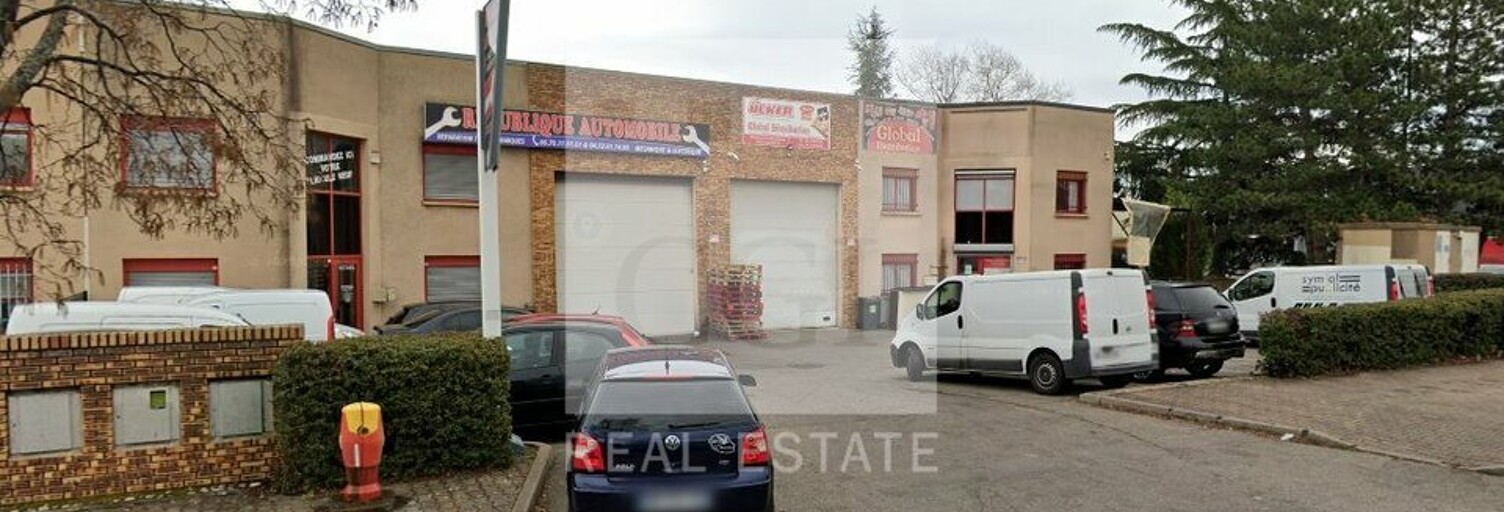 Commerce  715 m² à louer à Vénissieux (69200)