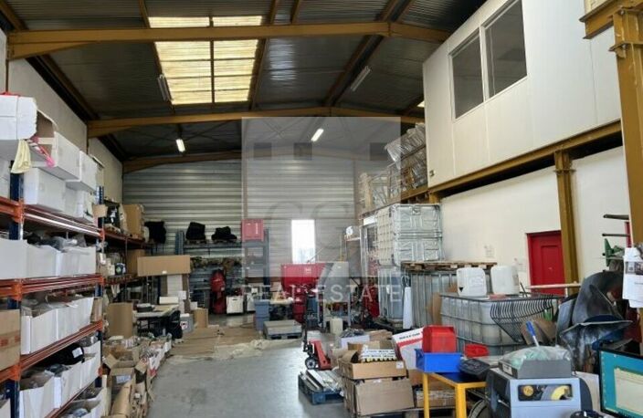 MIXTE ACTIVITES-BUREAUX à LOUER — photo 2