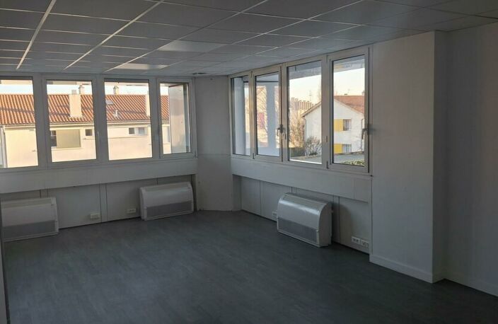 BUREAUX à LOUER — photo 2
