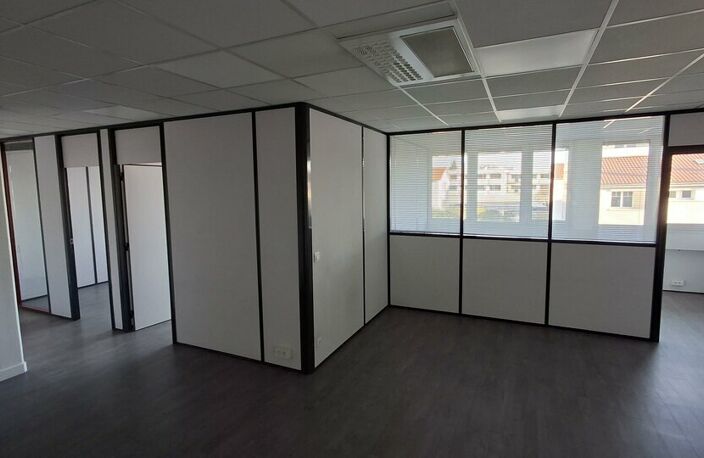 BUREAUX à LOUER — photo 3