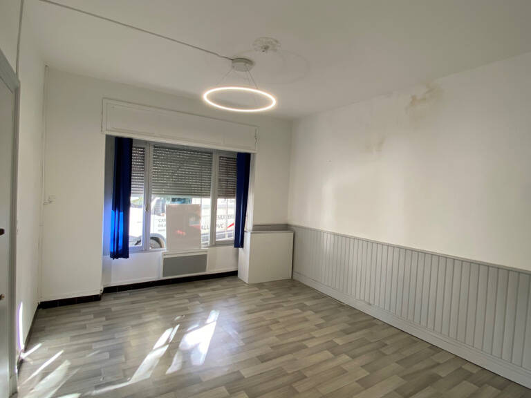 LOCAL TRES BON ETAT PLEIN CENTRE DE CASTELNAUDARY — photo 1