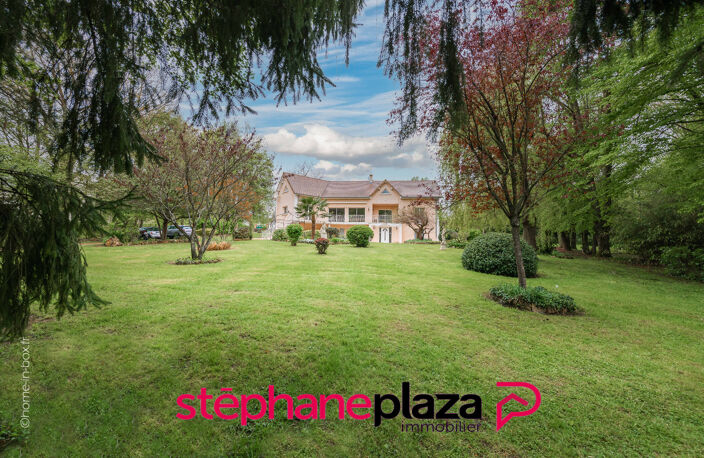 Secteur COULOMMIERS  Demeure 310 m2   13000 m² de terrain — photo 2