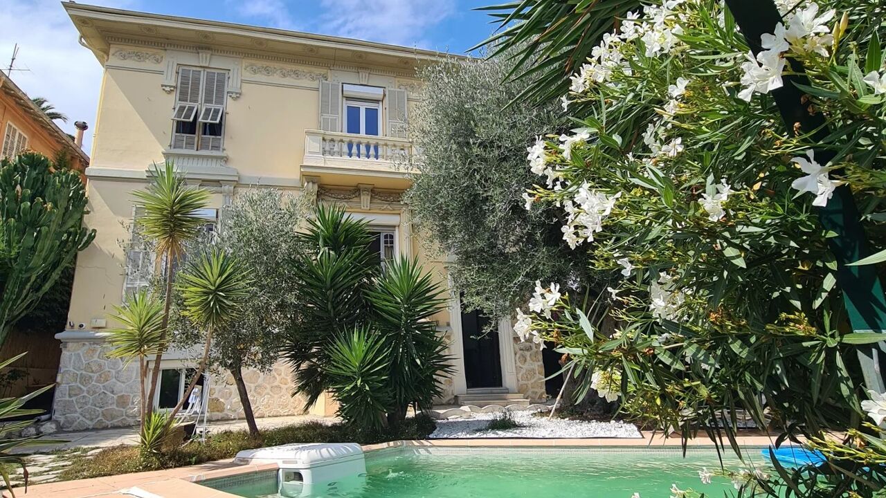 maison 9 pièces 275 m2 à vendre à Nice (06000)