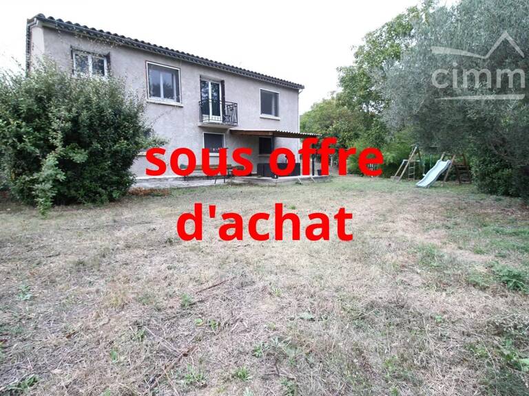 A vendre une villa avec garage, sur un terrain bordé par une riv — photo 1