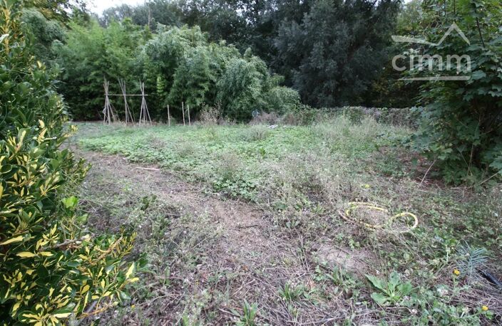 A vendre une villa avec garage, sur un terrain bordé par une riv — photo 2