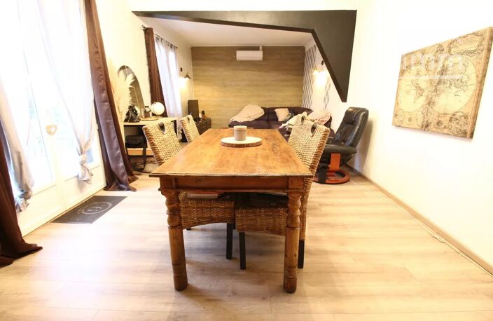 A vendre une villa avec garage, sur un terrain bordé par une riv — photo 3