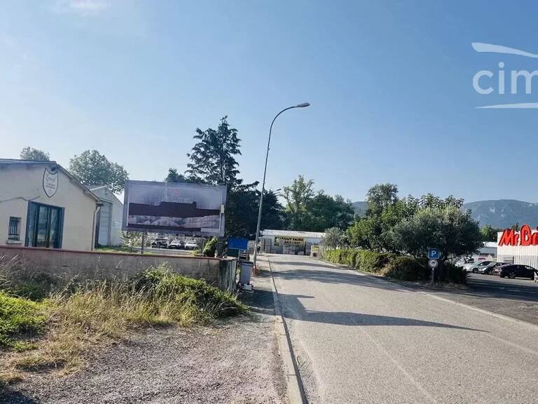 En zone commerciale local commercial avec logement et terrain — photo 1