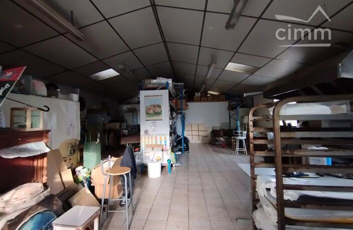 En zone commerciale local commercial avec logement et terrain — photo 3