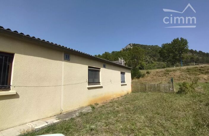 En zone commerciale local commercial avec logement et terrain — photo 5