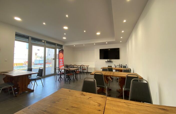 Pizzeria au feu de bois à fort potentiel avec une belle salle en — photo 2