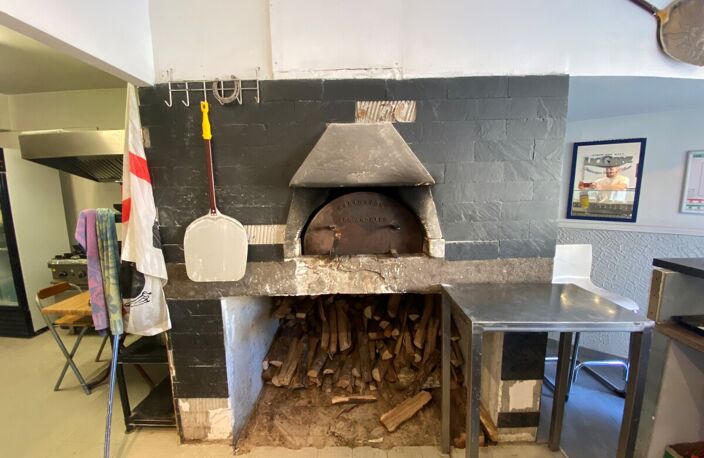 Pizzeria au feu de bois à fort potentiel avec une belle salle en — photo 3