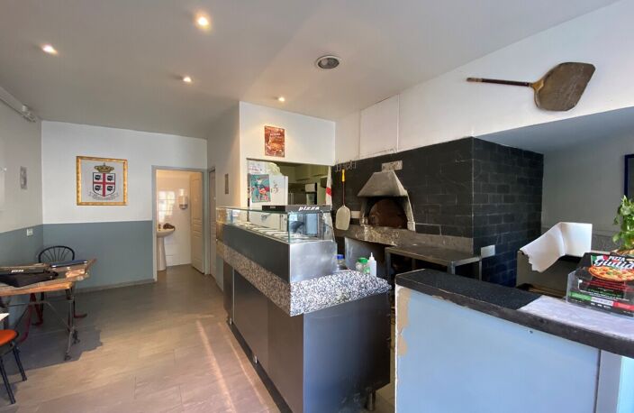 Pizzeria au feu de bois à fort potentiel avec une belle salle en — photo 4