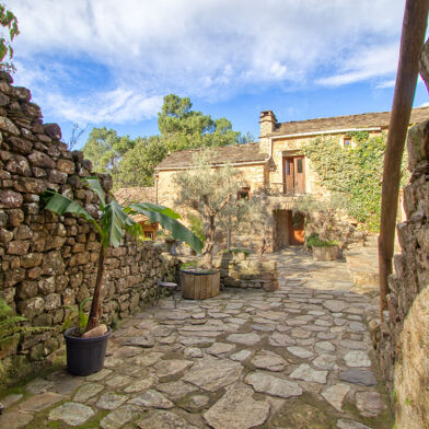 Maison 13 pièces 749000 €