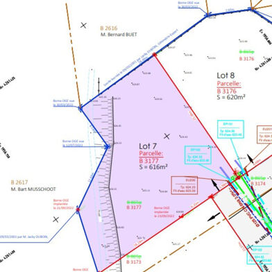 Terrain 616 m²