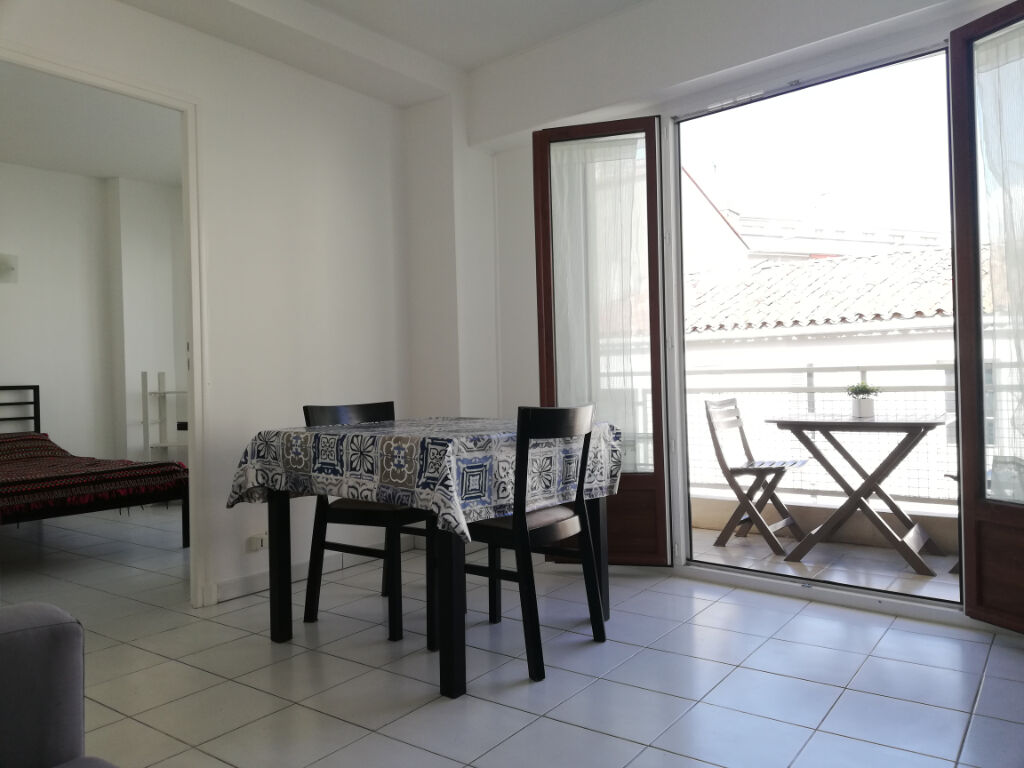 Location Appartement 46 m² à Toulon 832 ¤ CC /mois