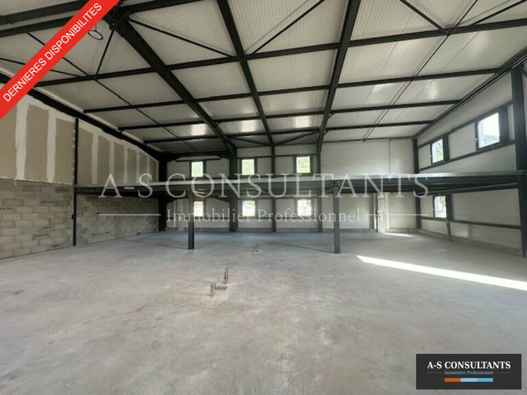 ENTREPÔT/BUREAUX A LOUER — photo 1