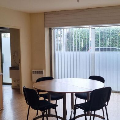 Commerce 3 pièces 535 €