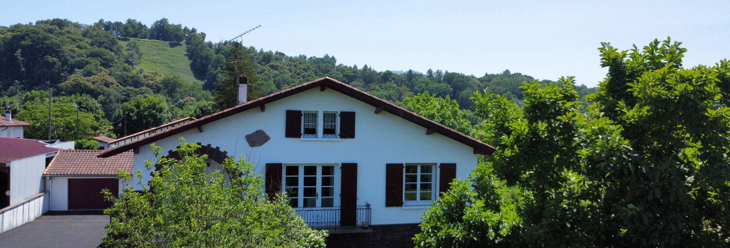 Maison 10 Pièces 220 m² à vendre à Saint-Jean-le-Vieux (64220)