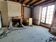 magasin avec  tour en  pierres — photo 4