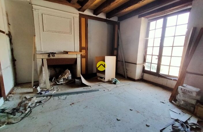 magasin avec  tour en  pierres — photo 4