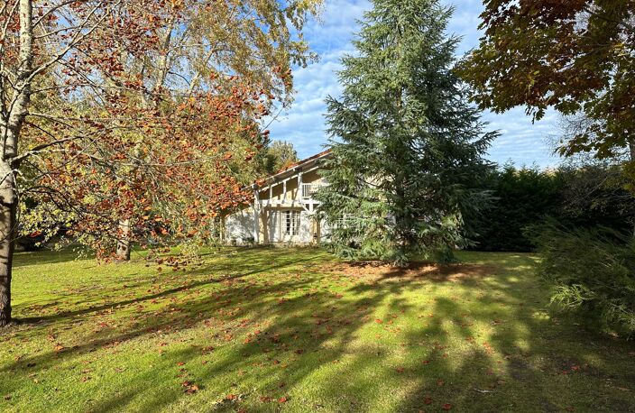 Vente maison 8 pièces 160 m² Saint-Julien-en-Born (40170) — photo 2