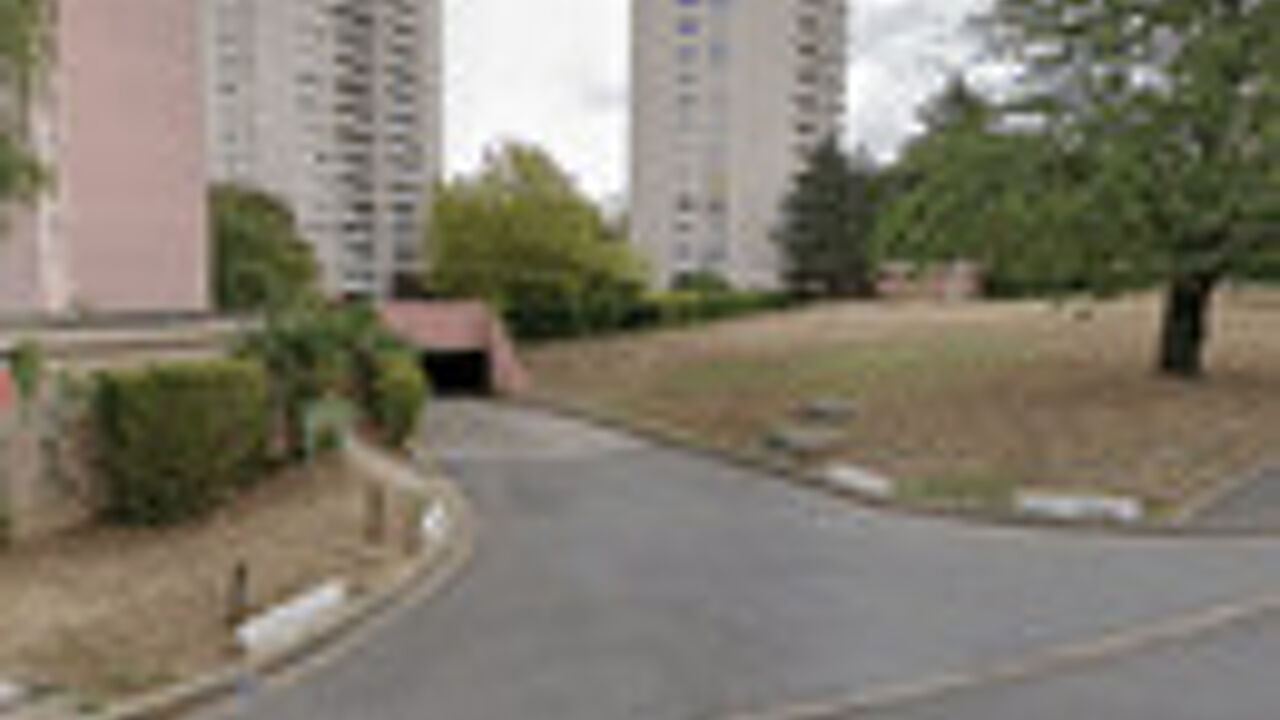 garage  pièces 10 m2 à louer à Évry-Courcouronnes (91000)