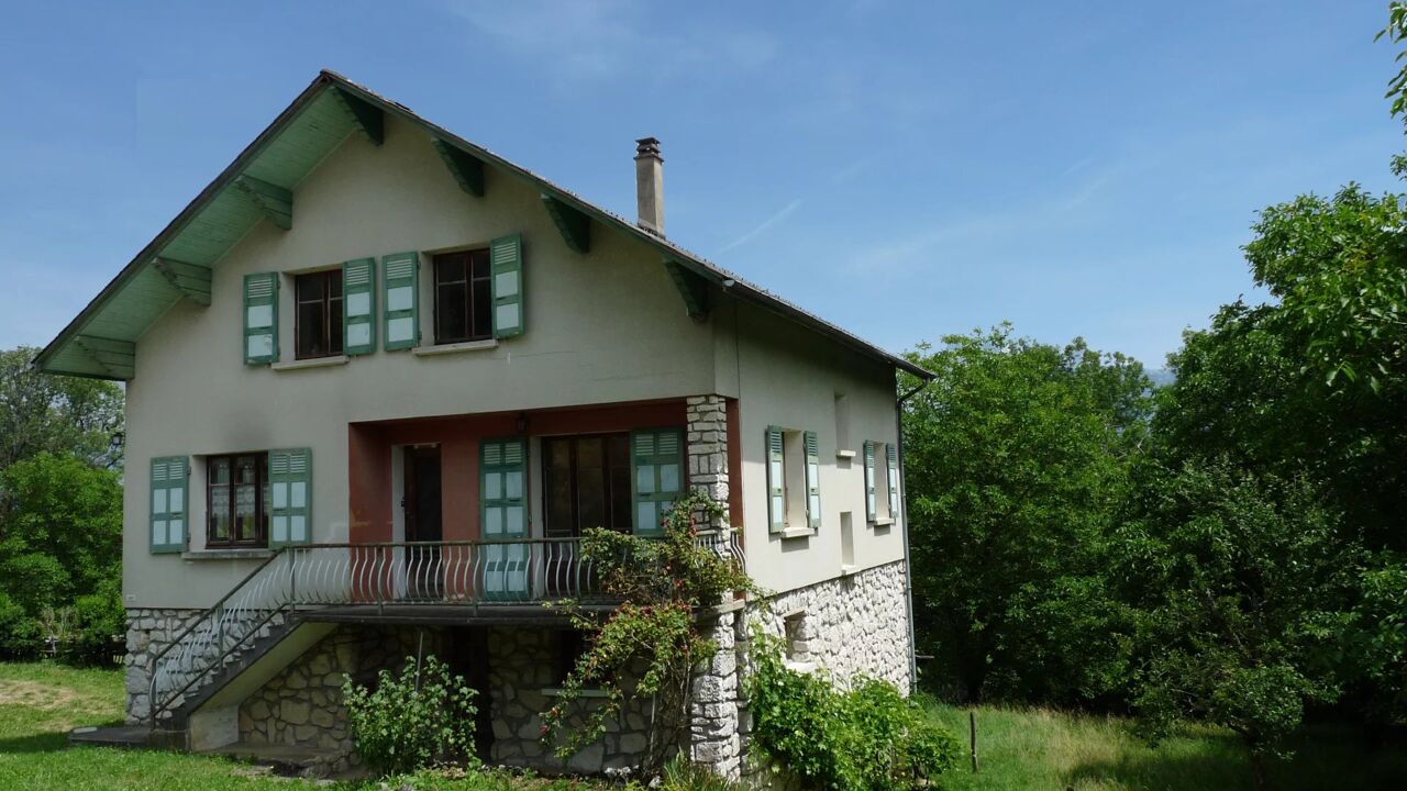 maison 12 pièces 218 m2 à vendre à Miribel-les-Échelles (38380)