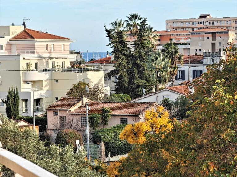 T2 GOLFE JUAN - PROCHE CENTRE VILLE ET PLAGES — photo 1