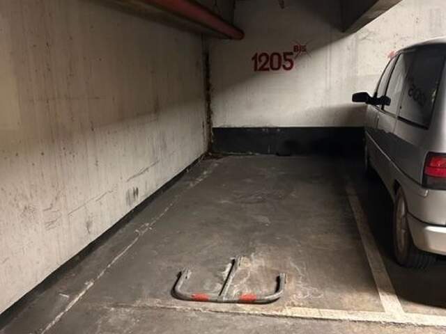 4 PARKINGS A VENDRE EN BLOC: — photo du bien