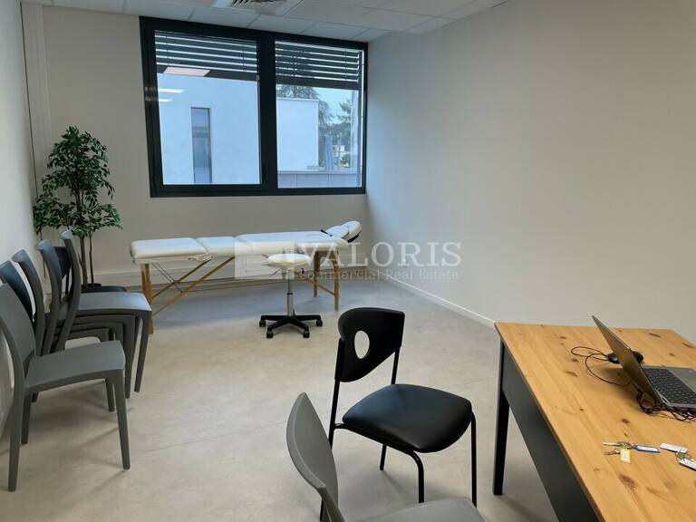 BUREAUX à LOUER — photo 1