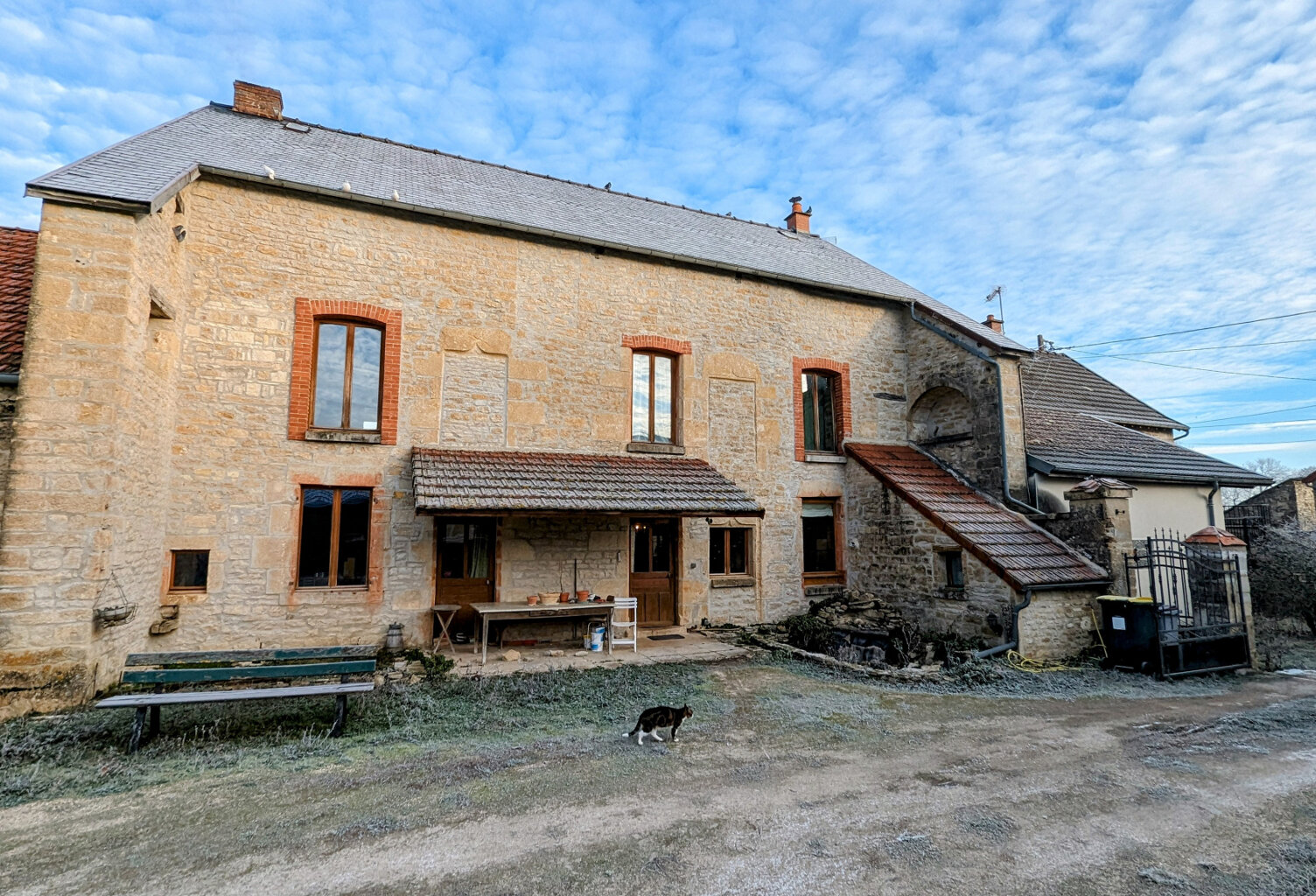 En Bourgogne, dans le département de l'Yonne, MAISON ANCIENN — photo 1