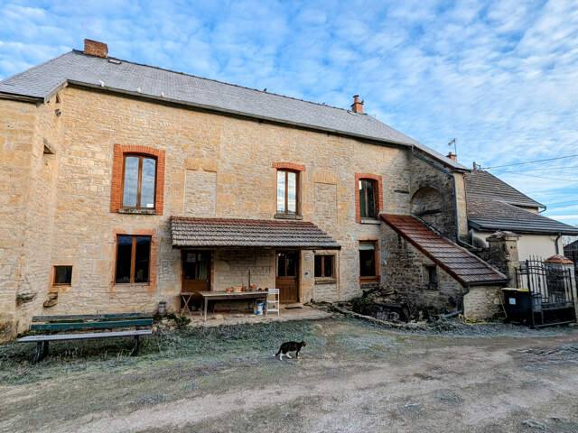 En Bourgogne, dans le département de l'Yonne, MAISON ANCIENN — photo du bien