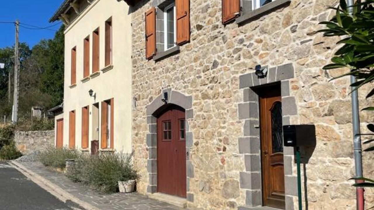 maison 11 pièces 270 m2 à vendre à Saint-Flour (15100)