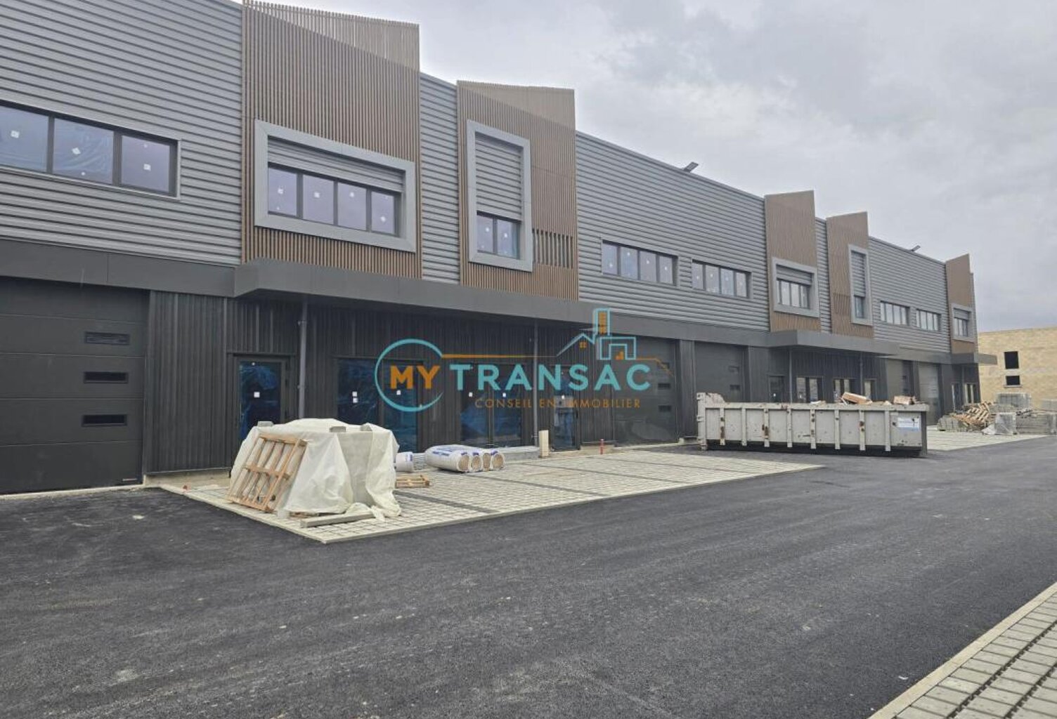 A vendre derniers lots neufs à usage d'activités et bureaux cellules disponibles à partir de 157 m² jusque 2.301 m² — photo 1