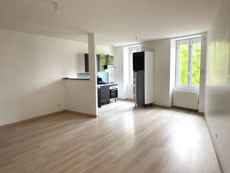Spacieux T3 rénové à JULIENAS — photo 1