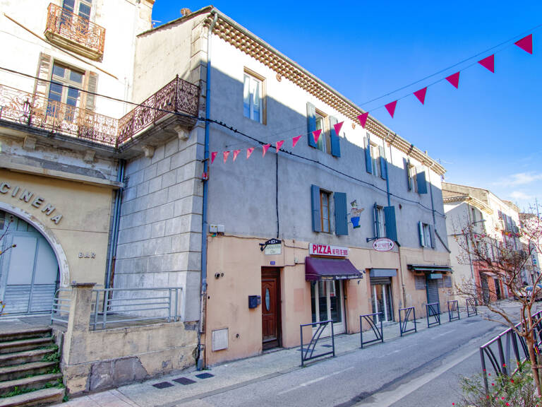 Immeuble avec 2 commerces, 4 chambres d'hotes, Gite et Appartement — photo 1