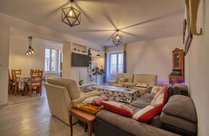 Immeuble avec 2 commerces, 4 chambres d'hotes, Gite et Appartement — photo 2