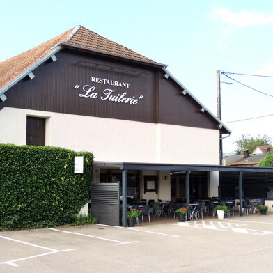 Commerce  320000 €