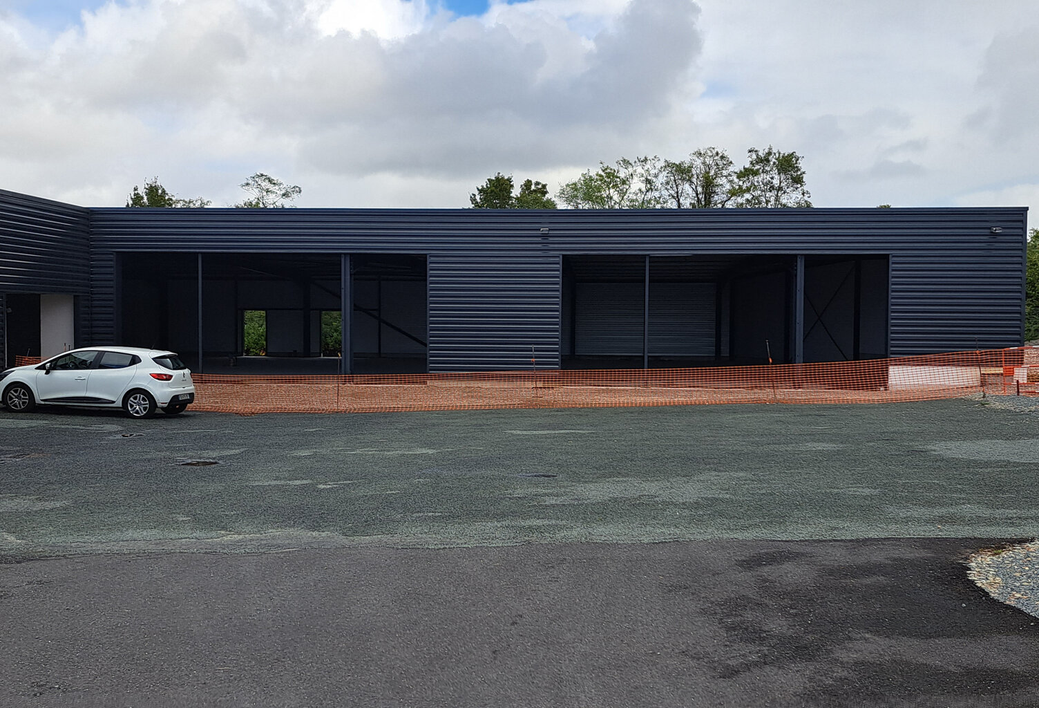 Local commercial — photo 1